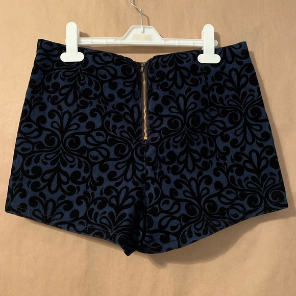 Forever 21 Shorts - Picture 2 of 3